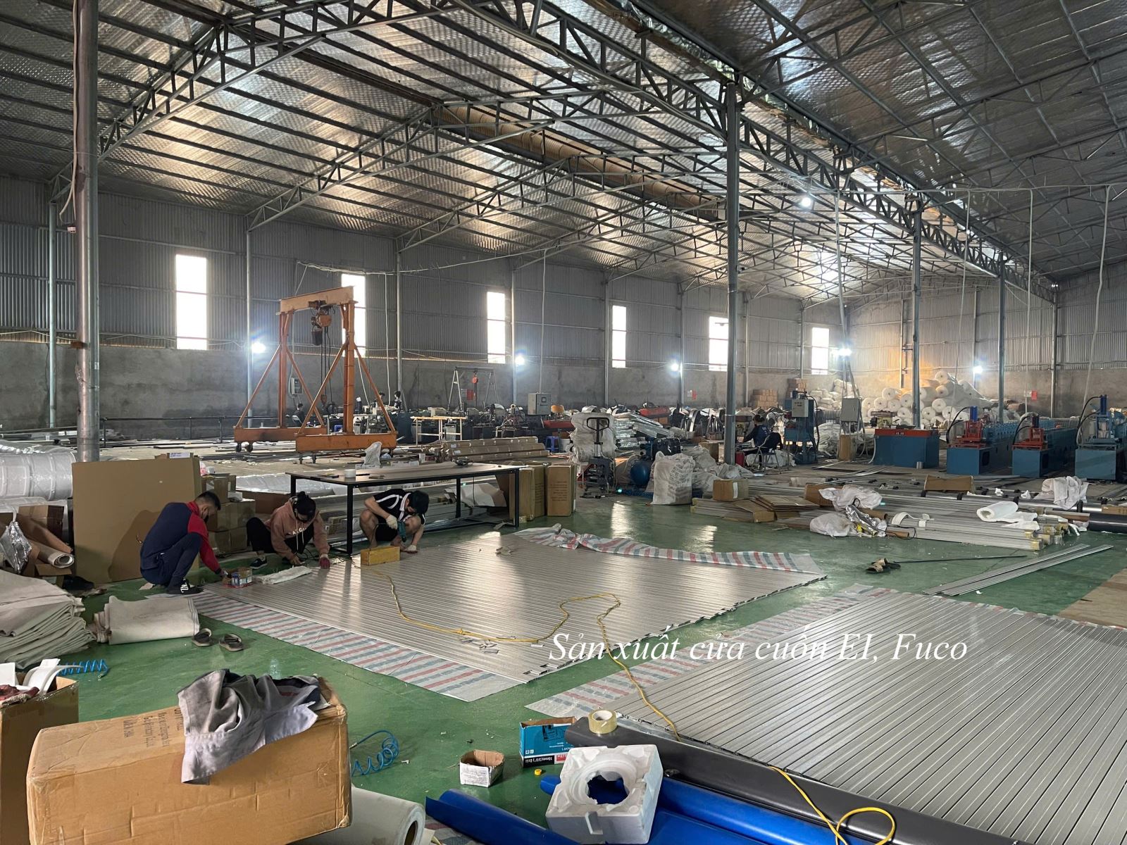 Cửa cuốn ngăn cháy EI 60 phút là loại cửa cuốn được thiết kế để ngăn chặn sự lan rộng của lửa và khói trong một khoảng thời gian nhất định, cụ thể là 60 phút
