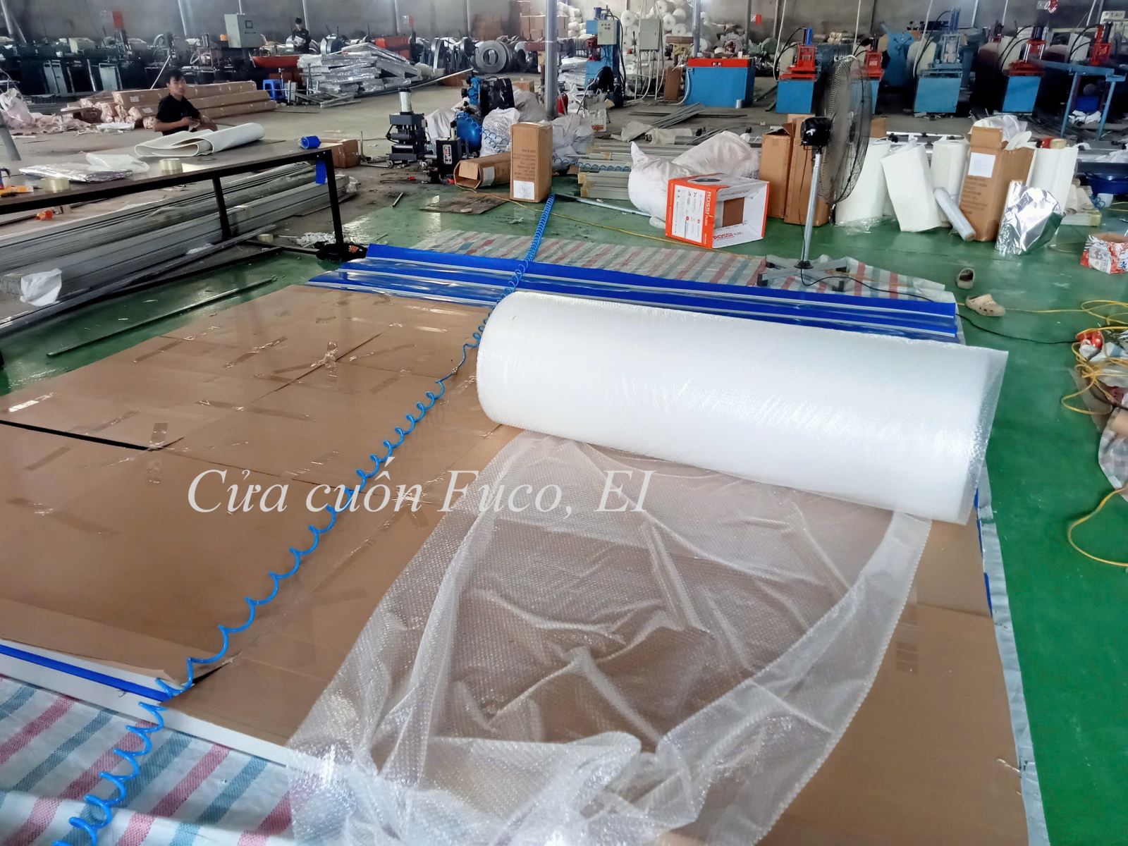 Cửa cuốn chống cháy Ei60 là cửa cuốn được sản xuất theo tiêu chuẩn chống cháy EI