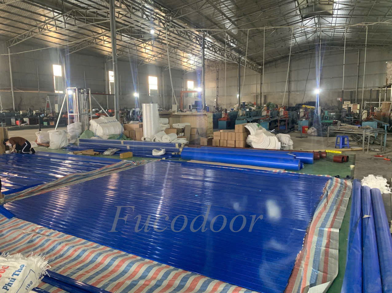 cửa cuốn chống cháy cho xưởng sản xuất, cửa cuốn chống cháy cho tầng hầm, cửa cuốn chống cháy cho trung tâm thương mại