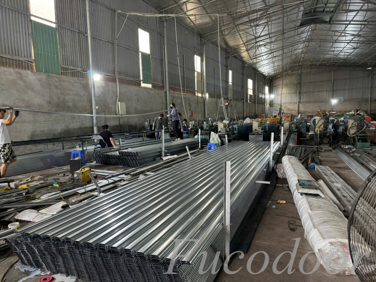 Cửa cuốn siêu trường chịu lực