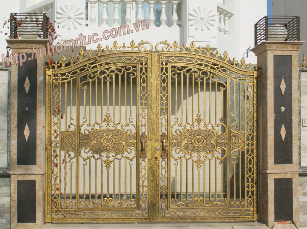 Mẫu cổng nhôm đúc biệt thự hiện đại