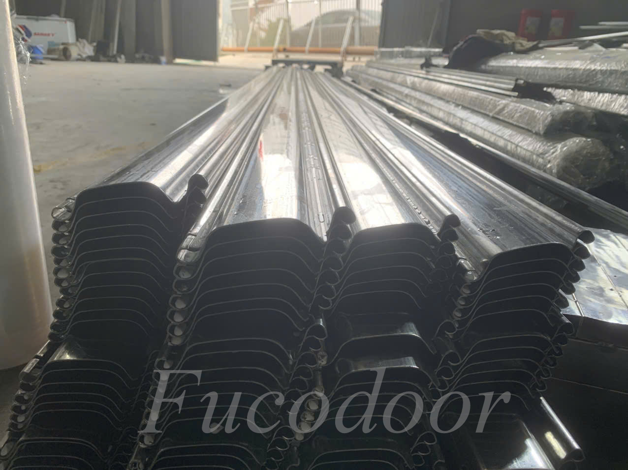 cửa cuốn siêu trường inox