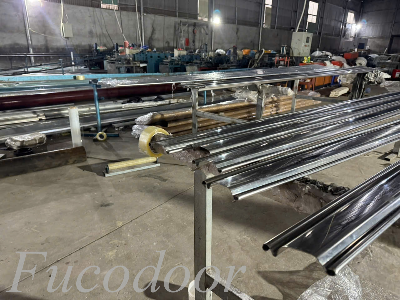 cửa cuốn inox siêu trường
