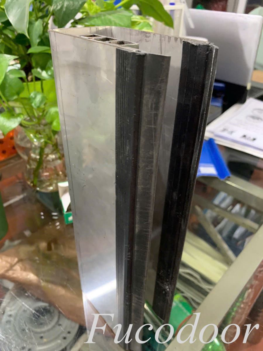 Cửa cuốn siêu trường được sử dụng cho các kho nhà xưởng lớn
