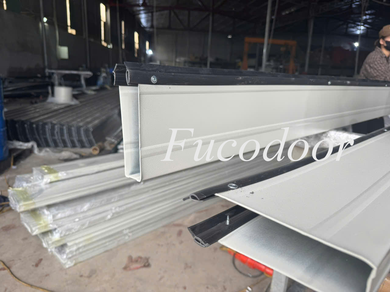 thay nan cửa cuốn thép siêu trường, thay lá cửa cuốn bị móp méo