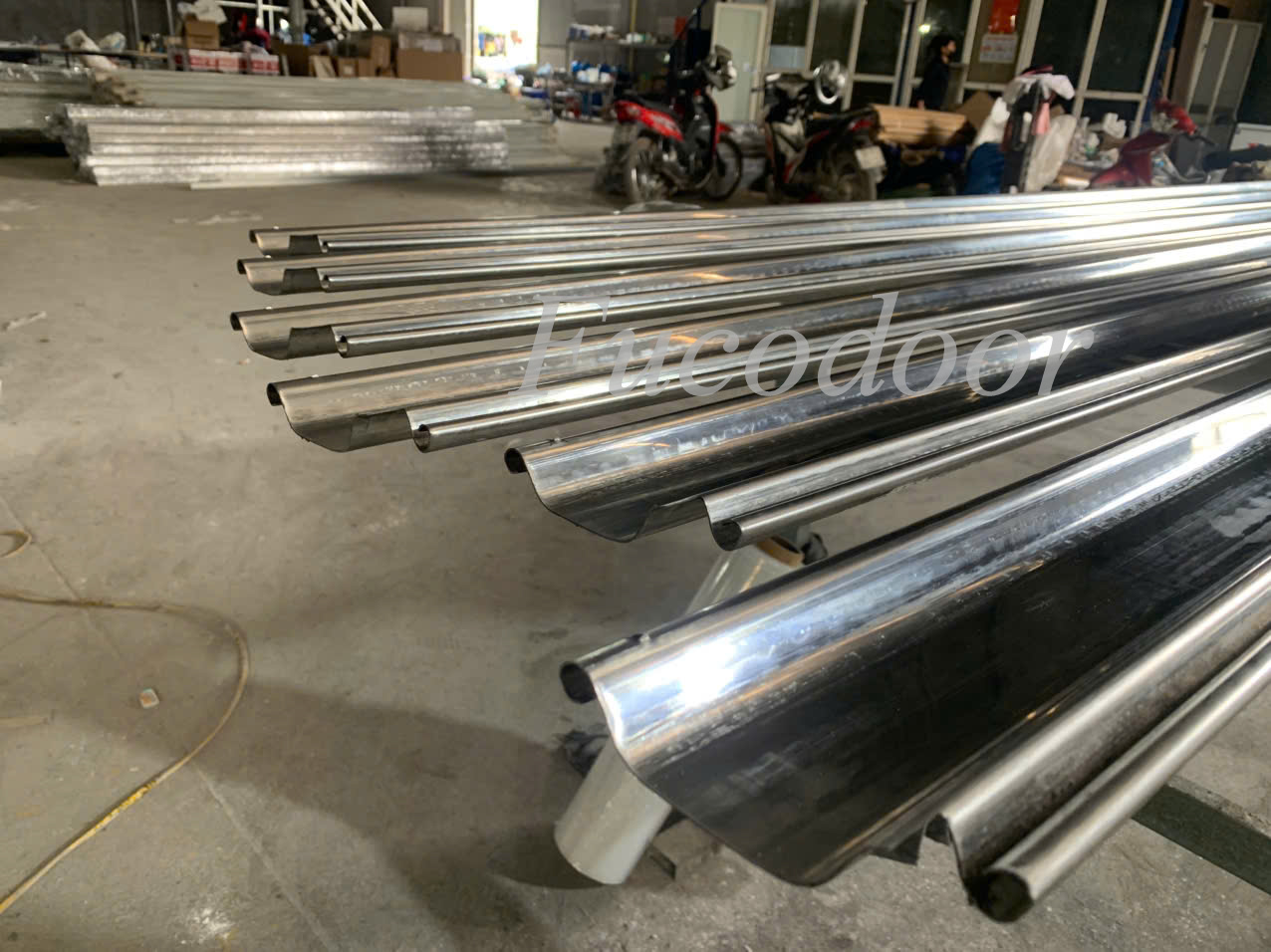 Cửa cuốn Siêu Trường INOX, chất liệu INOX 304