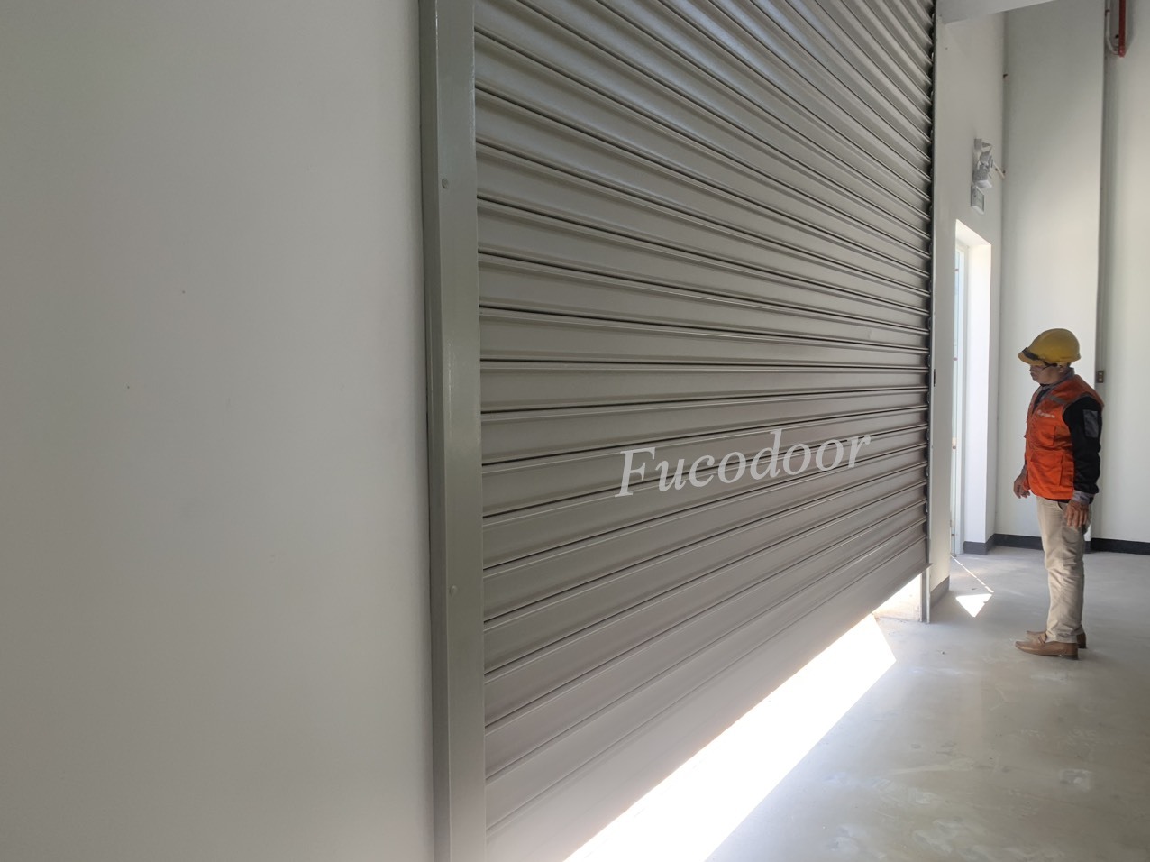 cửa cuốn siêu trường cho kho hàng cao tầng, cửa cuốn tự động cho cổng kích thước lớn, mua cửa cuốn siêu trường