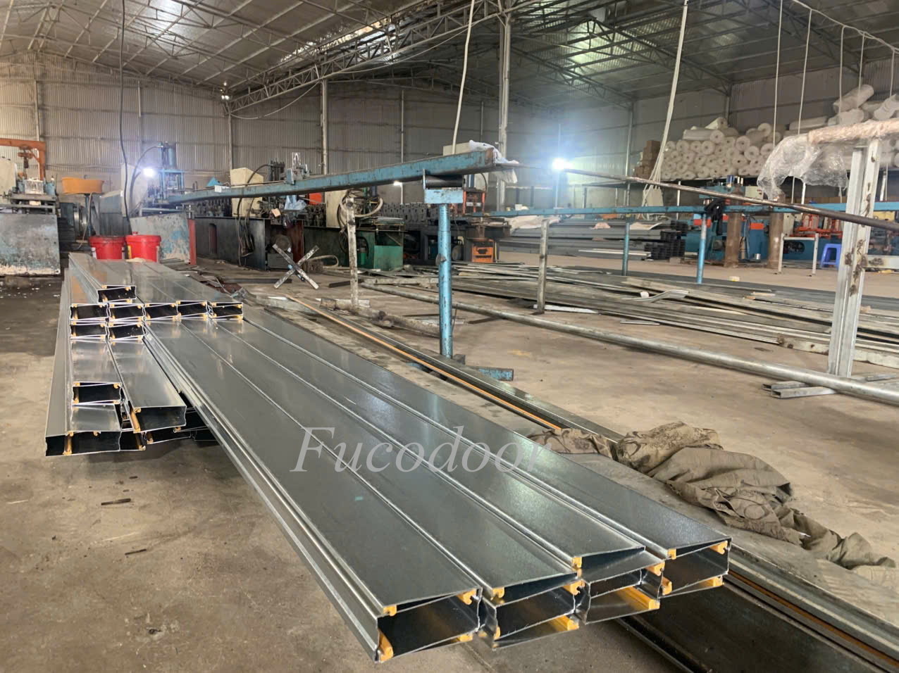 cửa cuốn siêu trường dày 1.8mm giá rẻ