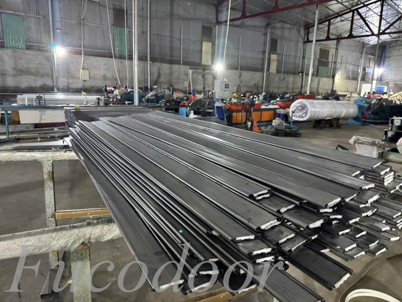 Cửa cuốn chống gió tiêu chuẩn quốc tế, Cửa cuốn chống bão tự động, Báo giá cửa cuốn chống bão, Giá cửa cuốn chống gió