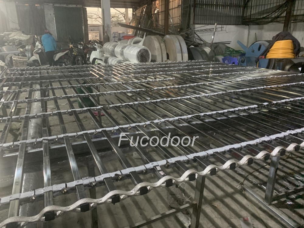 giá cửa cuốn khớp thoáng, cửa cuốn song ngang bao nhiêu tiền, bảng giá cửa cuốn song ngang mới nhất, cửa cuốn khớp thoáng giá rẻ