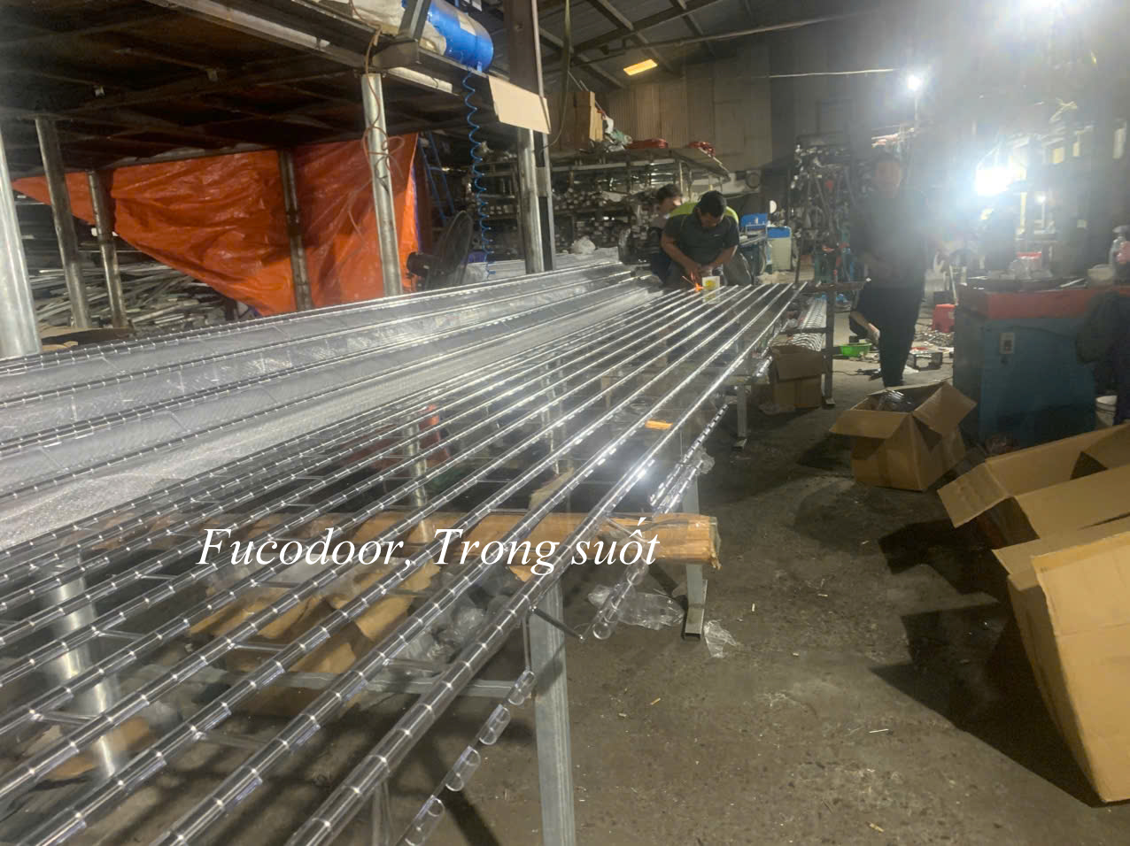 cửa cuốn trong suốt giá rẻ, cửa cuốn Polycarbonate chính hãng, cửa cuốn Polycarbonate cao cấp, cửa cuốn trong suốt chống va đập
