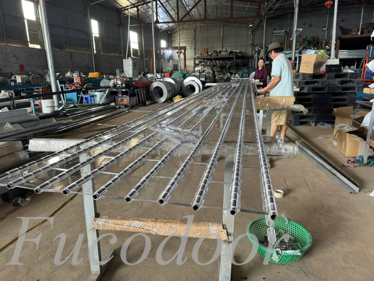mua cửa cuốn trong suốt Polycarbonate, cửa cuốn Polycarbonate ở đâu, đơn vị thi công cửa cuốn Polycarbonate, lắp đặt cửa cuốn trong suố