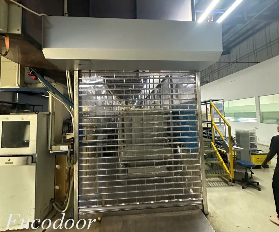 cửa cuốn trong suốt tự động, cửa cuốn Polycarbonate tự động, báo giá cửa cuốn trong suốt Polycarbonate, giá cửa cuốn Polycarbonate