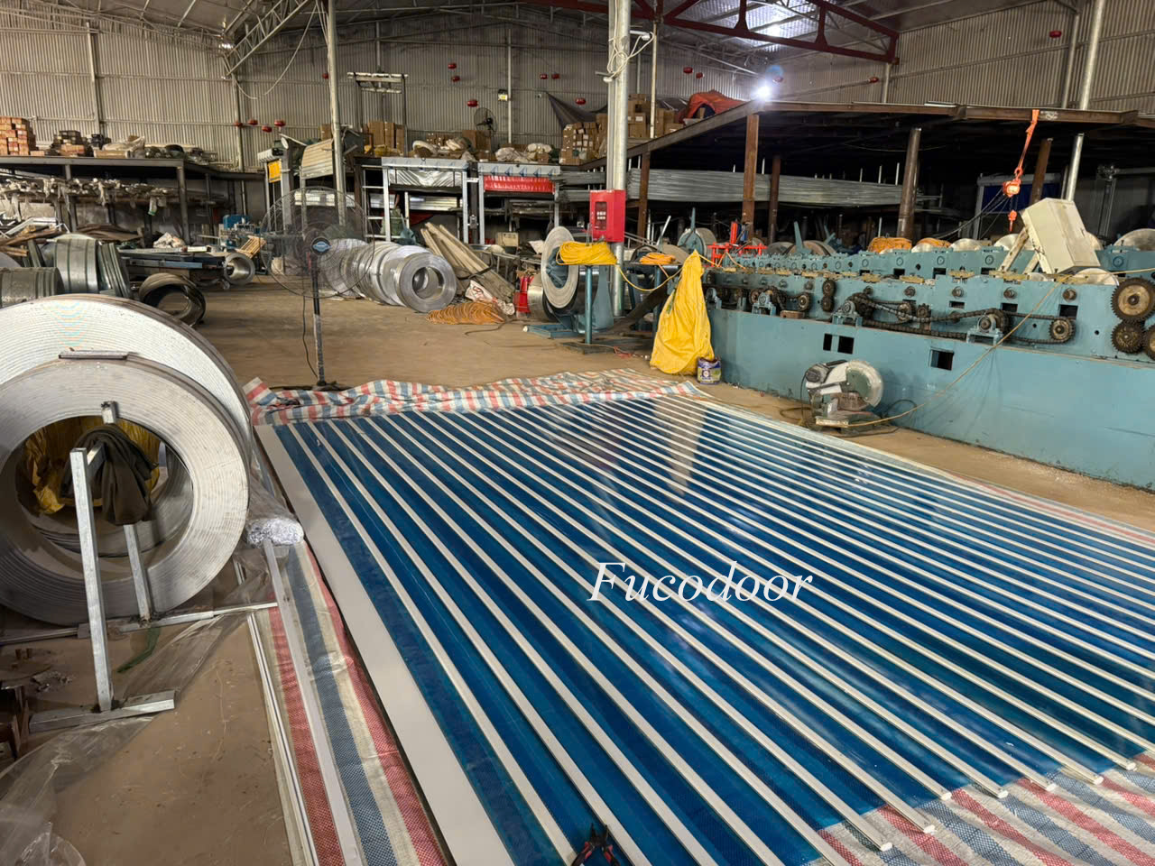 cửa cuốn trong suốt cao cấp, cửa cuốn lấy sáng Polycarbonate, cửa cuốn xuyên sáng, cửa cuốn trong suốt tự động, cửa cuốn Polycarbonate tự động
