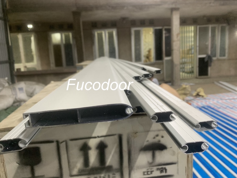 bảng giá cửa cuốn Polycarbonate mới nhất, giá cửa cuốn trong suốt tự động, chi phí lắp đặt cửa cuốn Polycarbonate