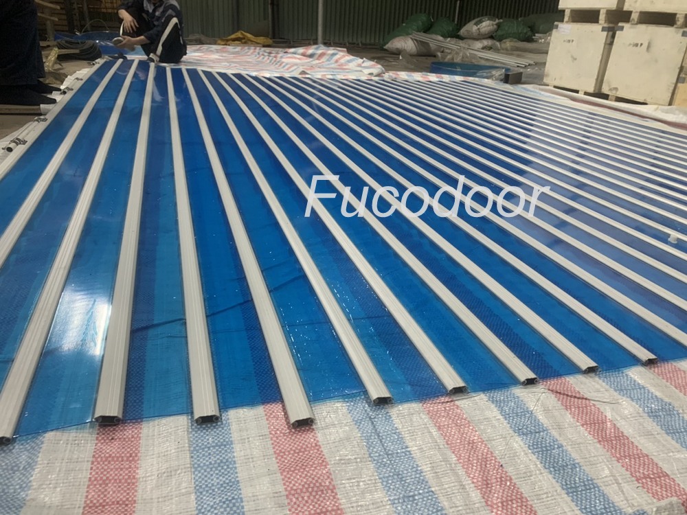 chi phí lắp đặt cửa cuốn Polycarbonate, cửa cuốn Polycarbonate giá tốt, cửa cuốn trong suốt giá rẻ, cửa cuốn Polycarbonate chính hãng